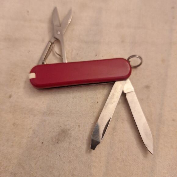 Victorinox Swiss Army 58mm Pocket Knife Red - Picture 2 of 2